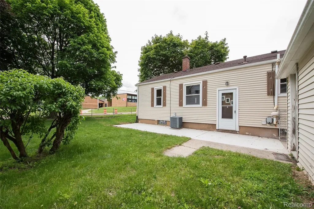 449 Burton Court Ypsilanti City MI 48197