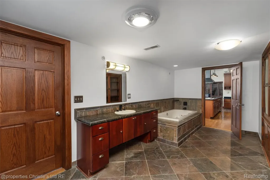 1395 Antietam Avenue Detroit City MI 48207