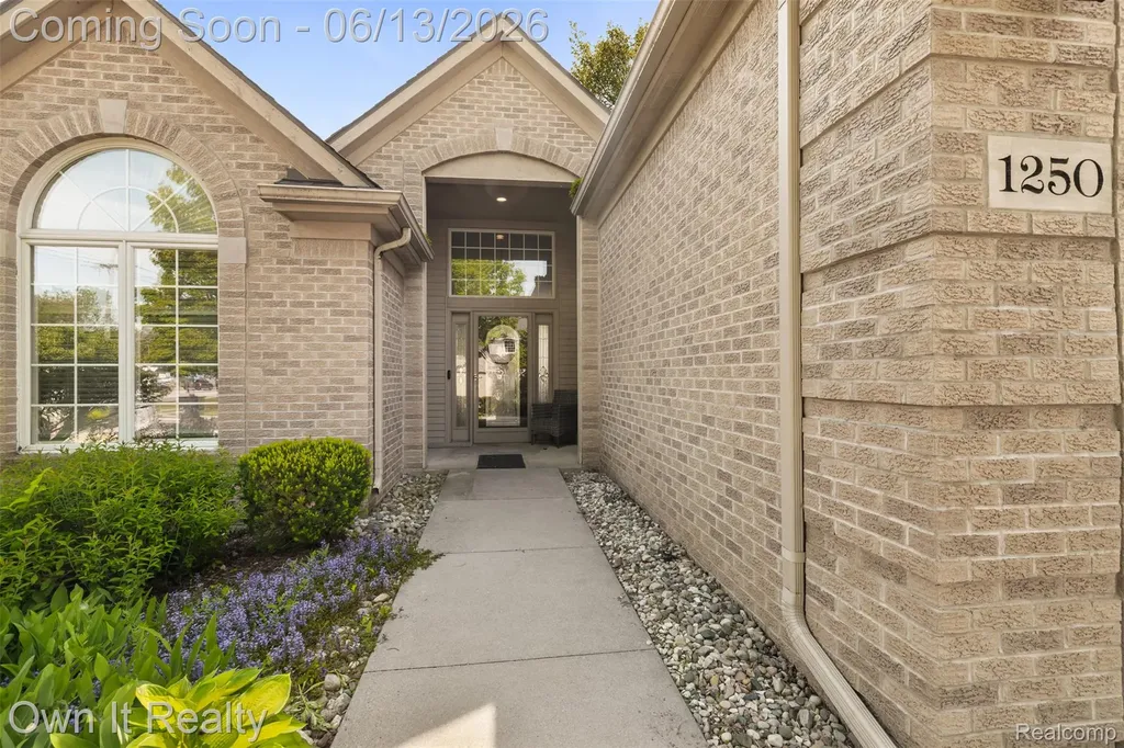 1250 Windsong Drive Waterford Charter Township MI 48327