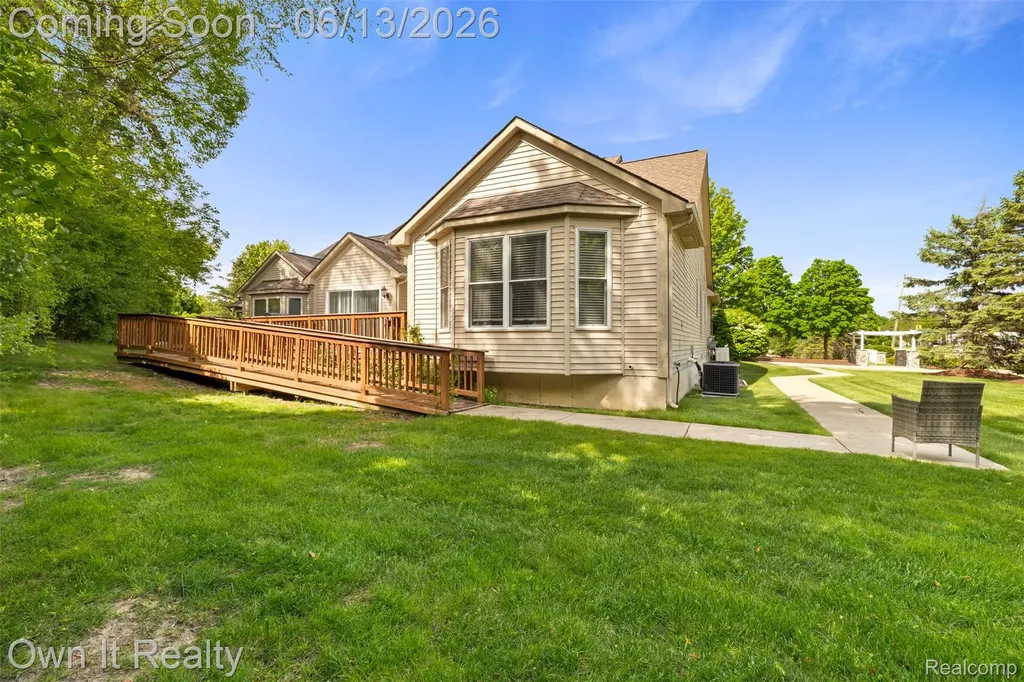 1250 Windsong Drive Waterford Charter Township MI 48327