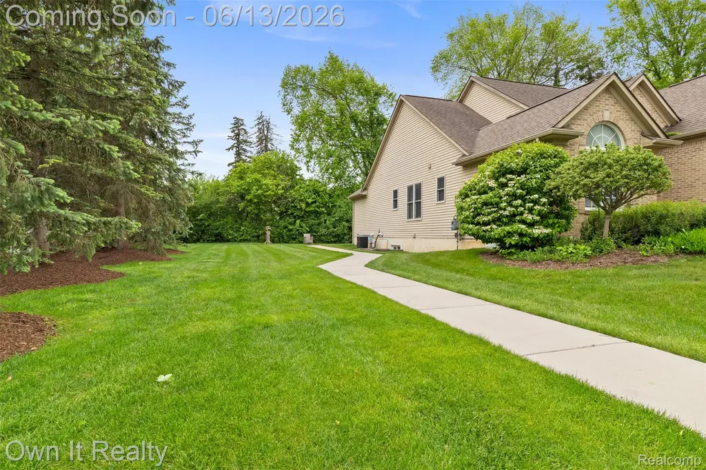1250 Windsong Drive Waterford Charter Township MI 48327