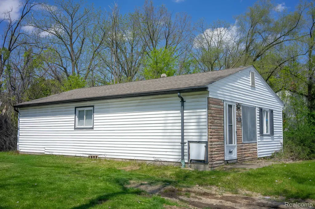12667 Blackstone Street Detroit City MI 48223
