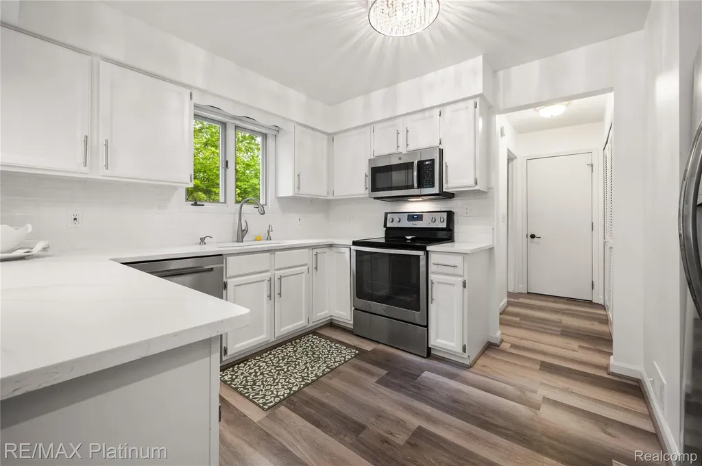 222 Glenwood Avenue Fenton City MI 48430