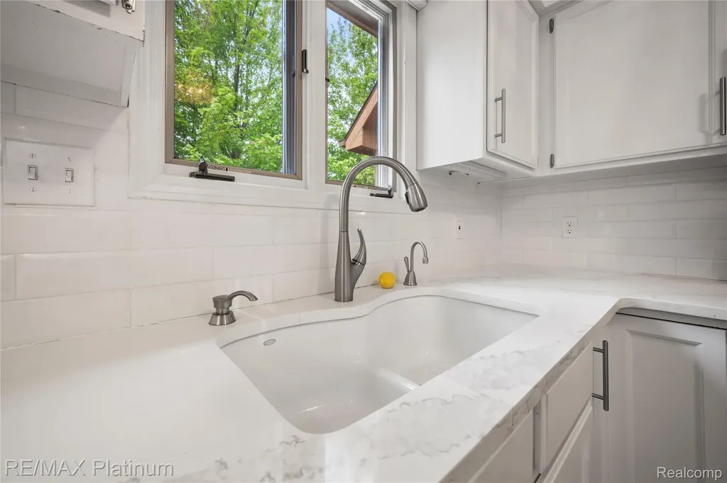 222 Glenwood Avenue Fenton City MI 48430
