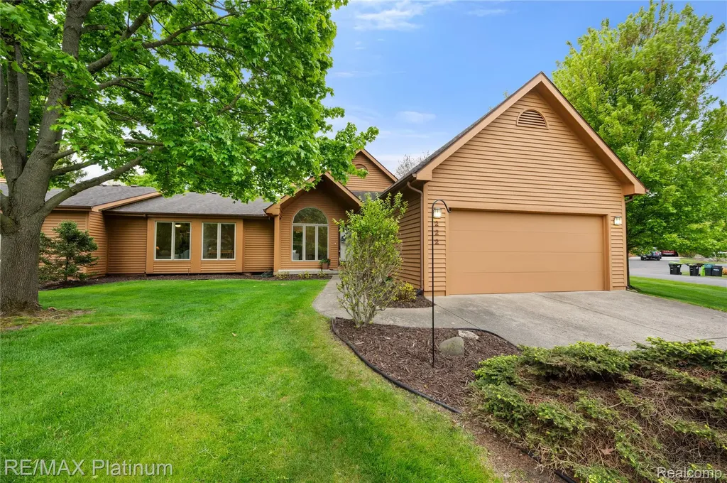 222 Glenwood Avenue Fenton City MI 48430