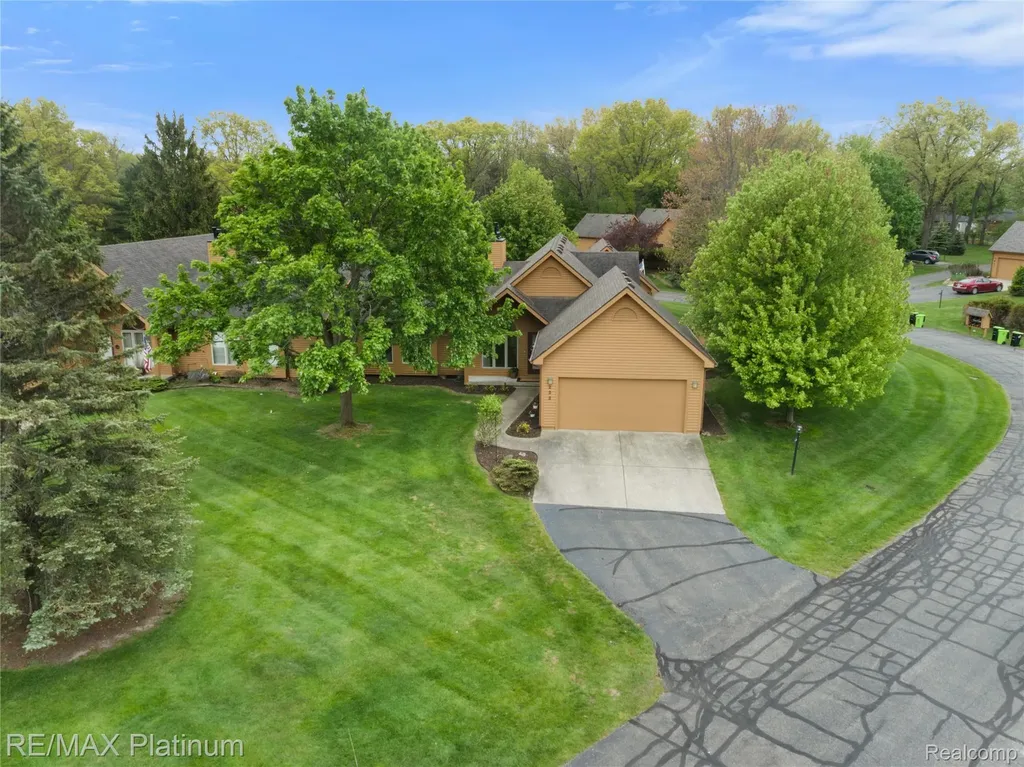 222 Glenwood Avenue Fenton City MI 48430