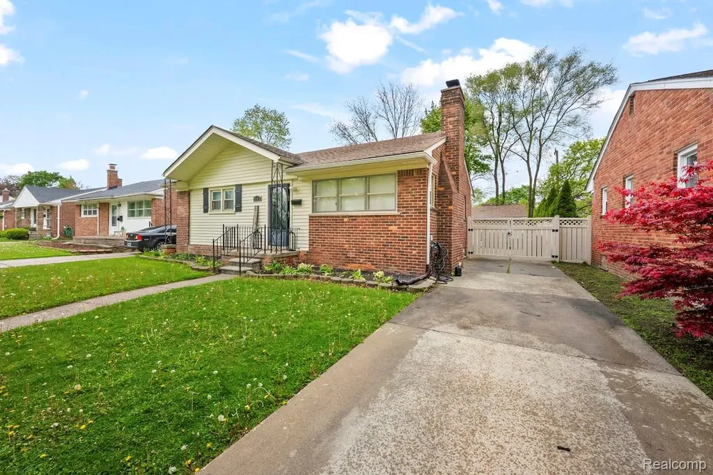 1906 Carlysle Street Dearborn City MI 48124