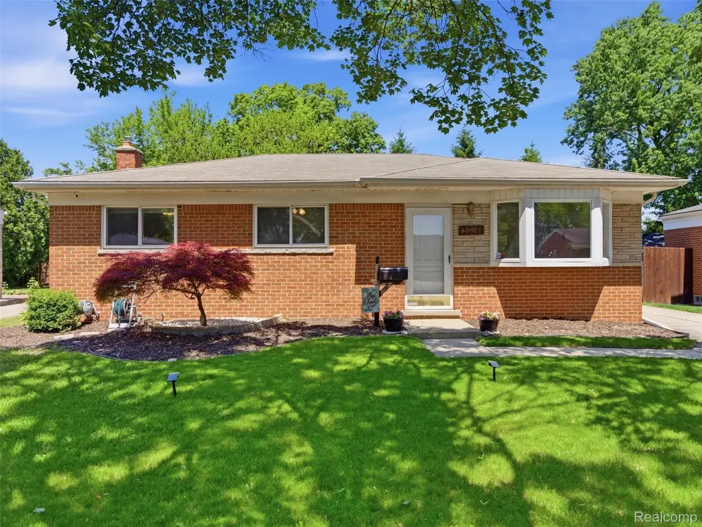 14081 La Chene Avenue Warren City MI 48088