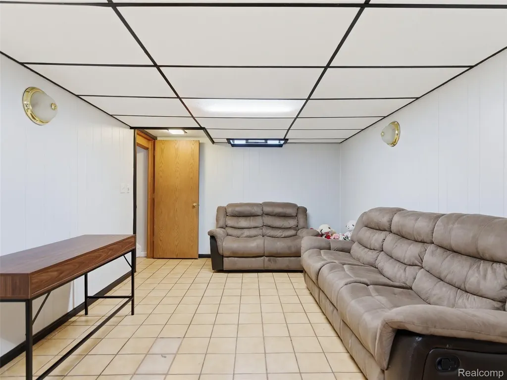 14081 La Chene Avenue Warren City MI 48088