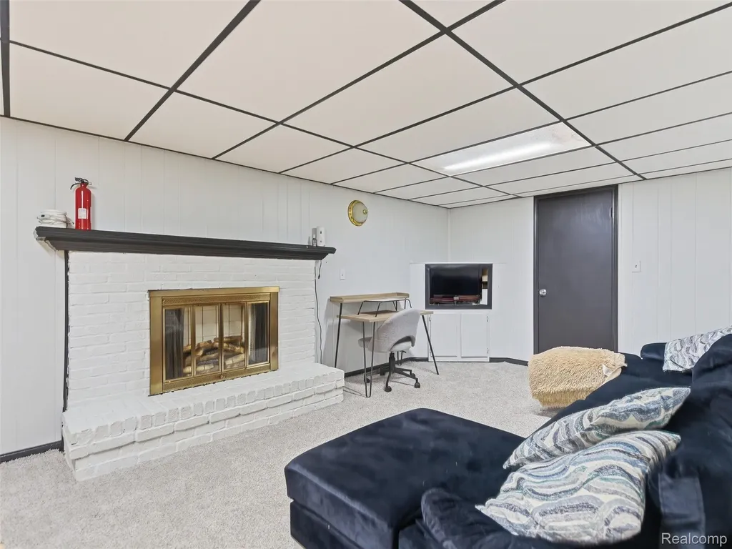 14081 La Chene Avenue Warren City MI 48088