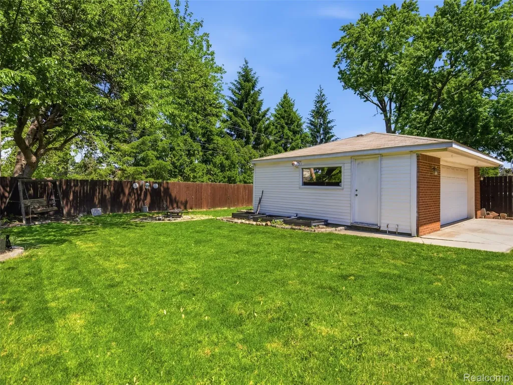 14081 La Chene Avenue Warren City MI 48088