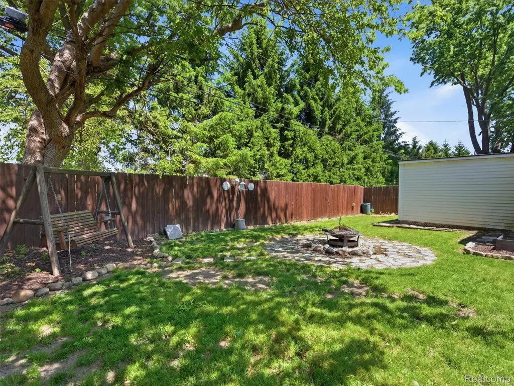 14081 La Chene Avenue Warren City MI 48088