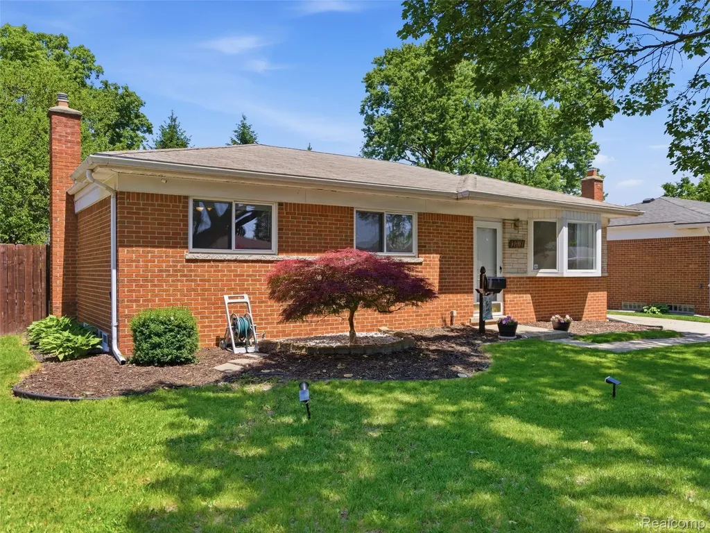 14081 La Chene Avenue Warren City MI 48088