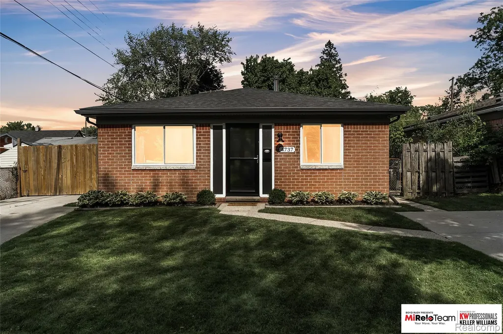 4737 Glenis Street Dearborn Heights City MI 48125