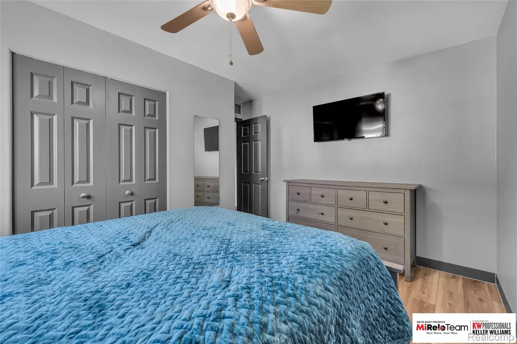 4737 Glenis Street Dearborn Heights City MI 48125