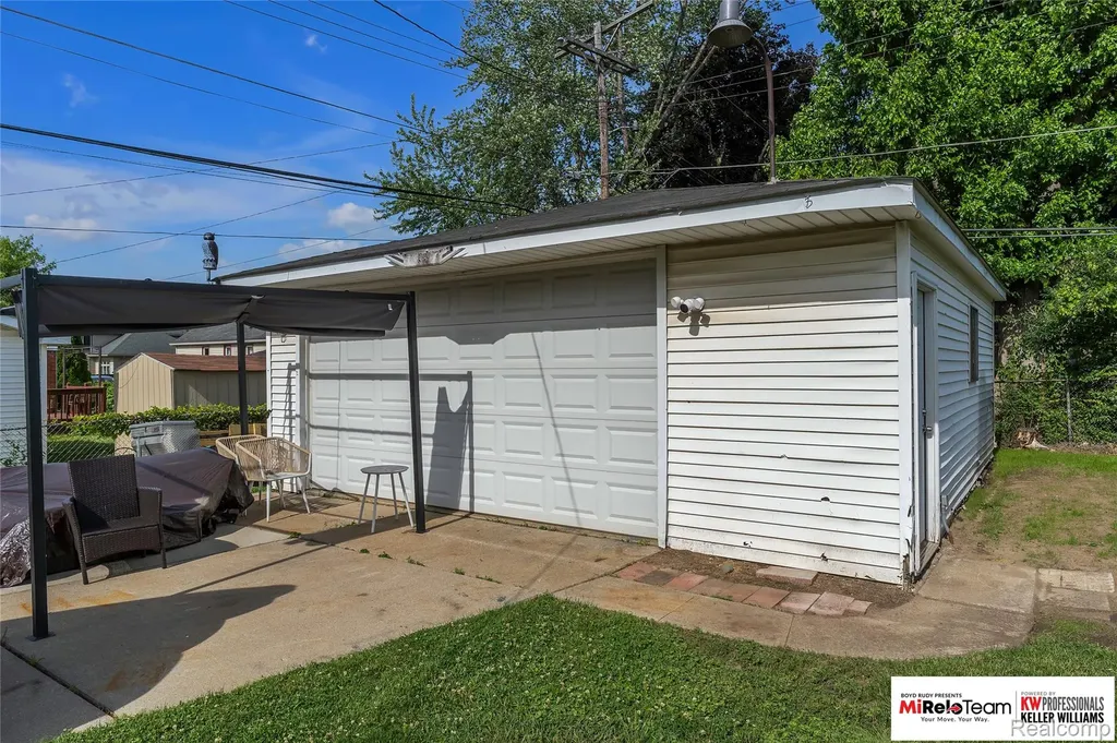 4737 Glenis Street Dearborn Heights City MI 48125