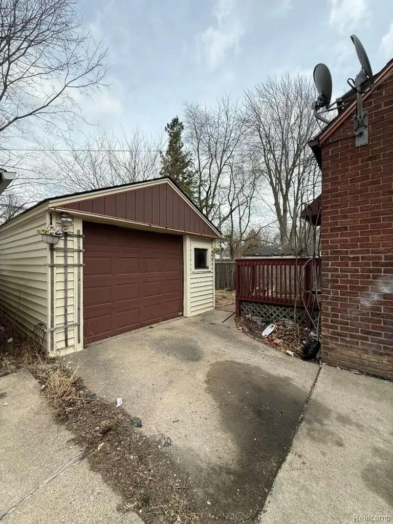 20231 Moross Road Detroit City MI 48224