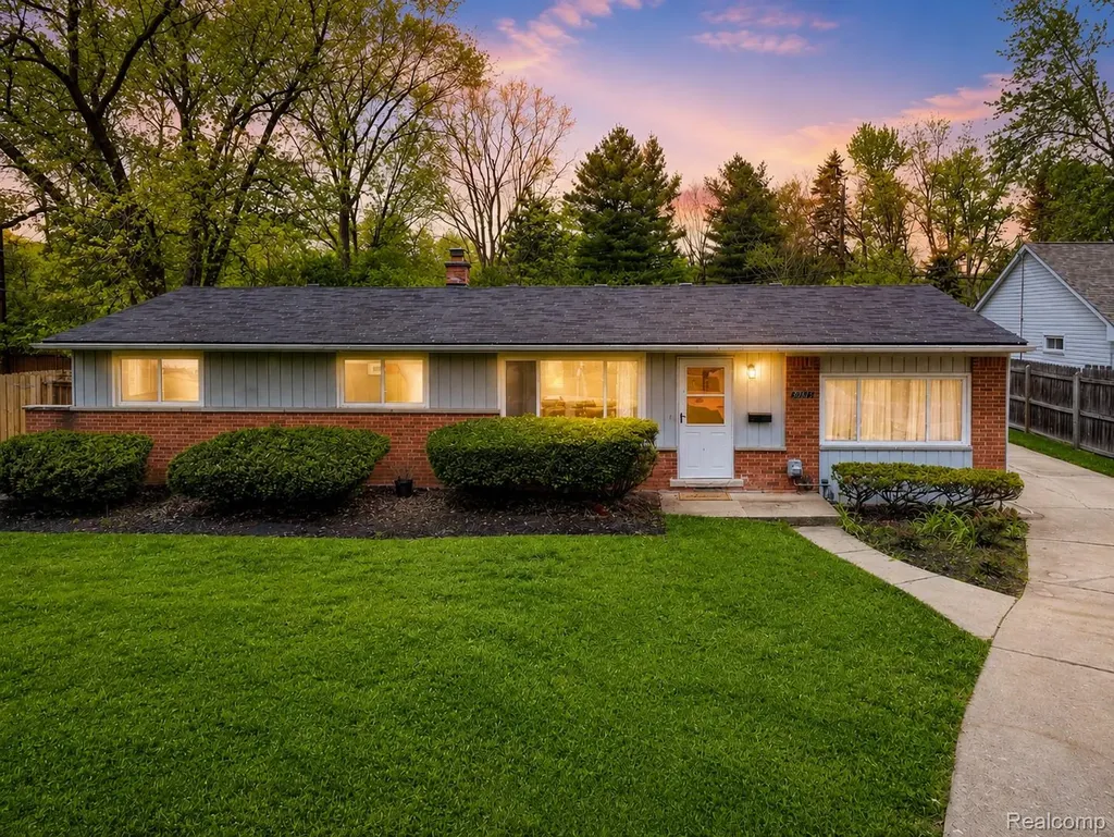 30815 Everett Street Southfield City MI 48076