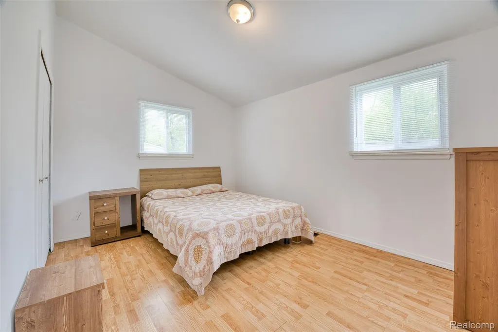 30815 Everett Street Southfield City MI 48076