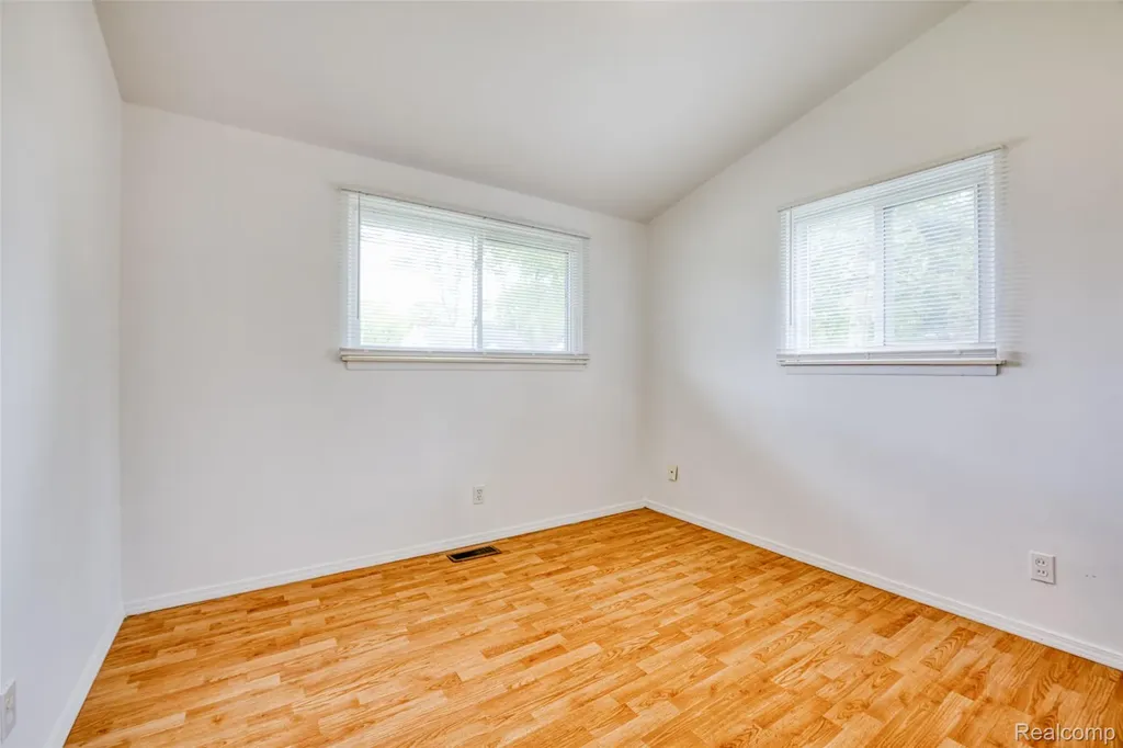 30815 Everett Street Southfield City MI 48076