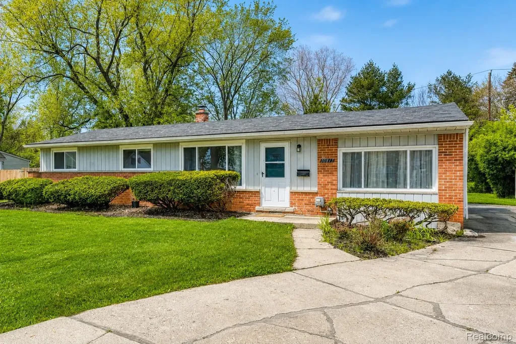 30815 Everett Street Southfield City MI 48076