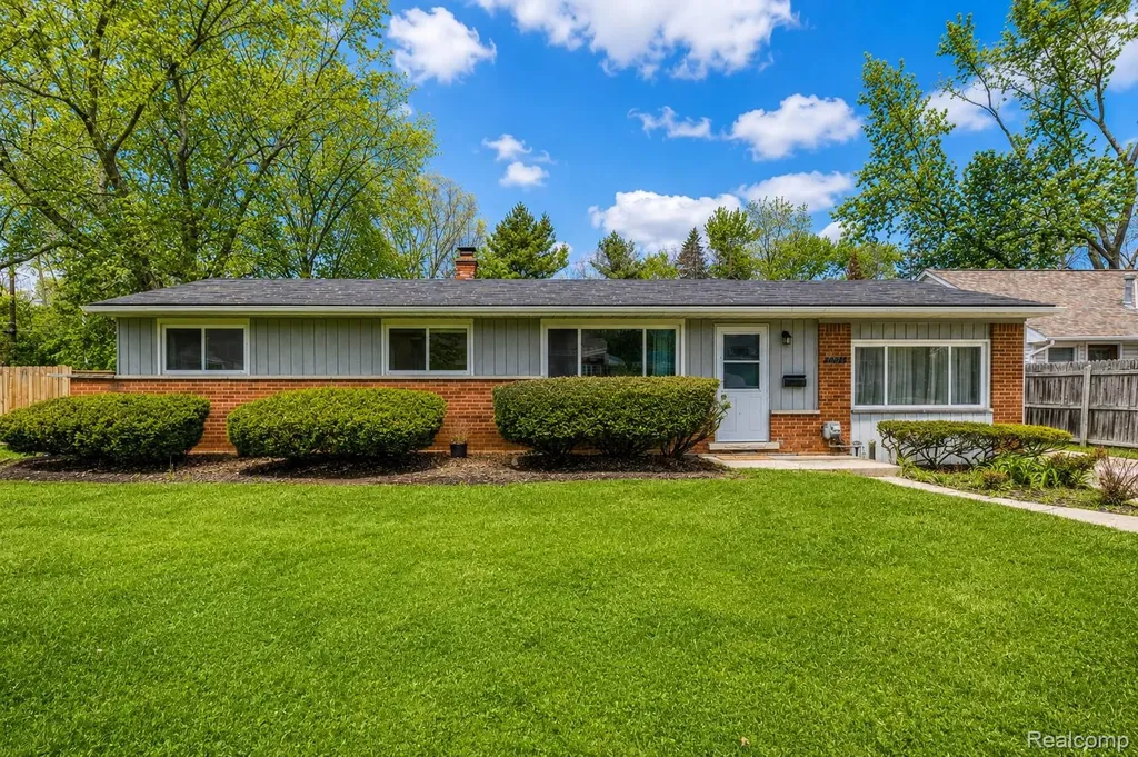 30815 Everett Street Southfield City MI 48076
