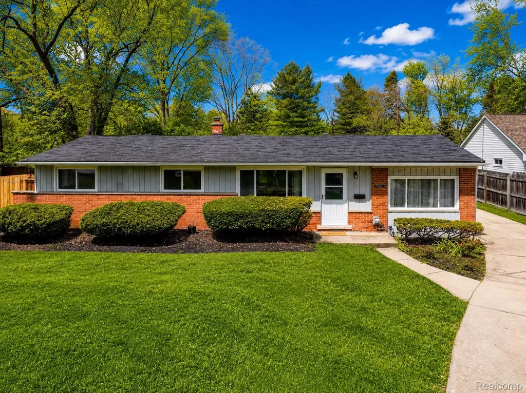 30815 Everett Street Southfield City MI 48076