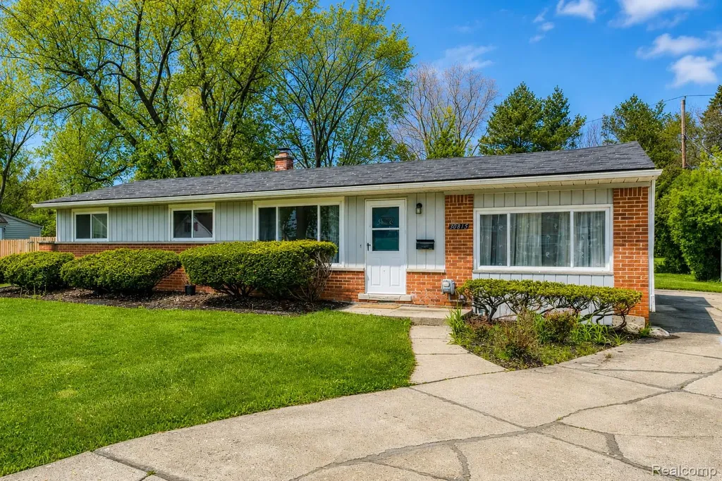 30815 Everett Street Southfield City MI 48076