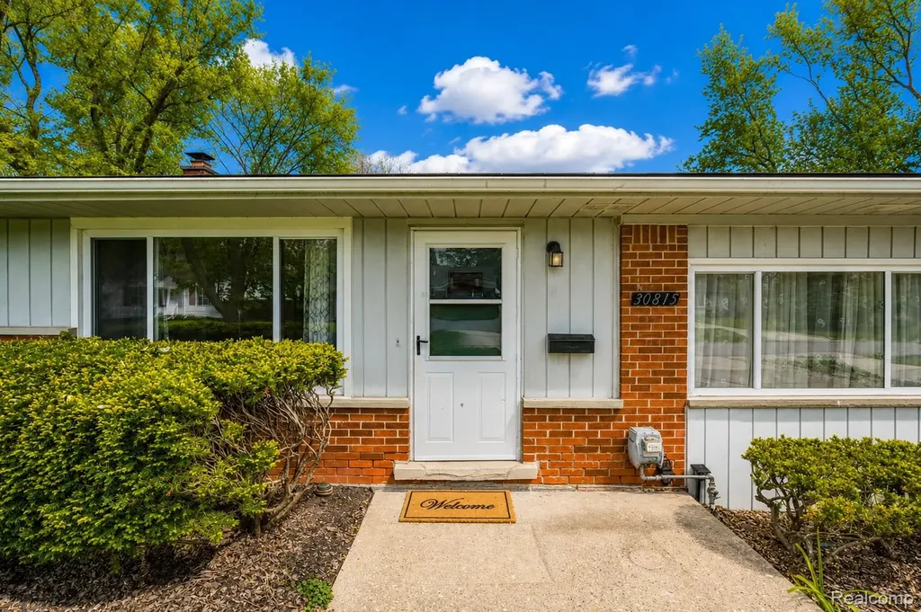 30815 Everett Street Southfield City MI 48076