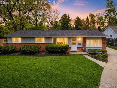 30815 Everett Street Southfield City MI 48076