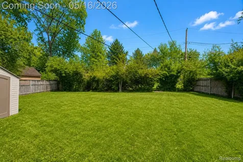 30815 Everett Street Southfield City MI 48076