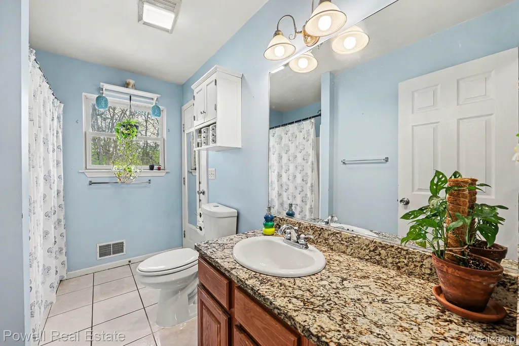 1649 S Pasadena Avenue Ypsilanti Charter Township MI 48198