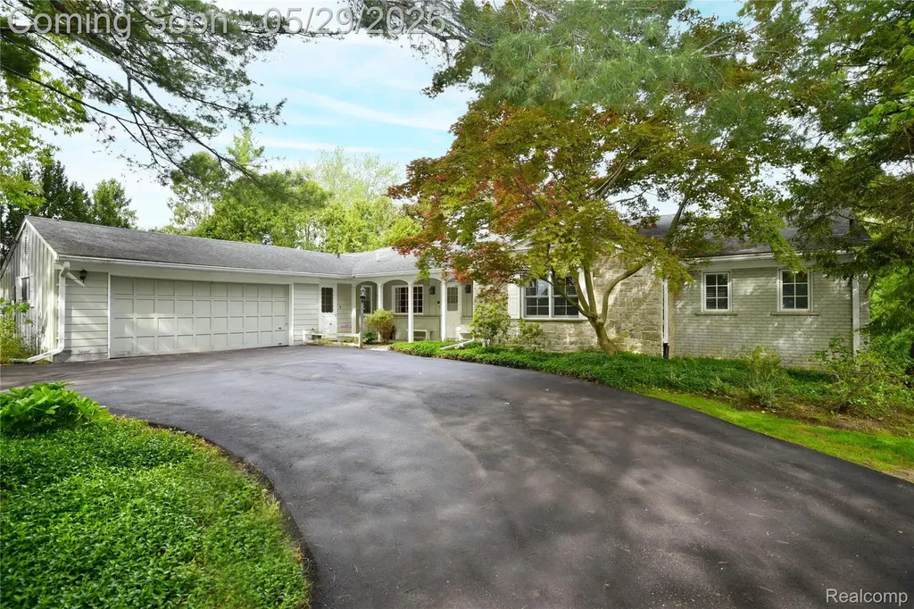 2026 W Bend Court West Bloomfield Charter Township MI 48302