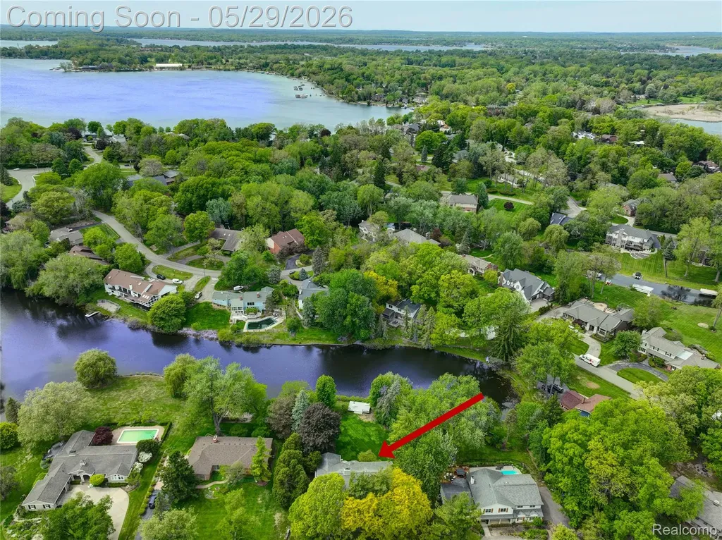 2026 W Bend Court West Bloomfield Charter Township MI 48302