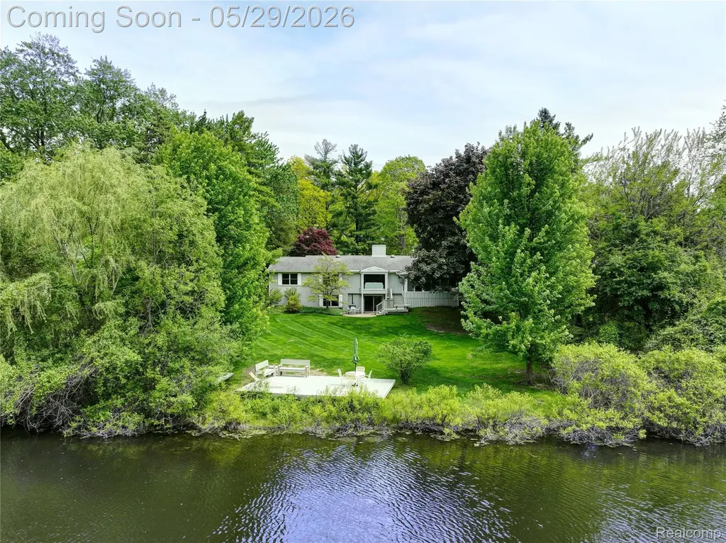 2026 W Bend Court West Bloomfield Charter Township MI 48302