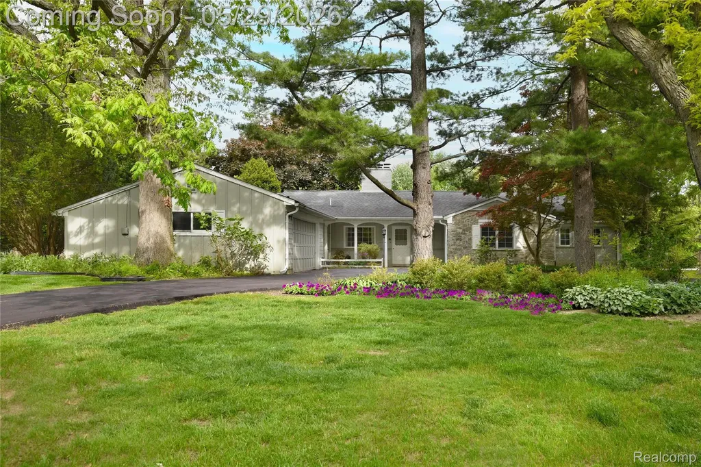 2026 W Bend Court West Bloomfield Charter Township MI 48302