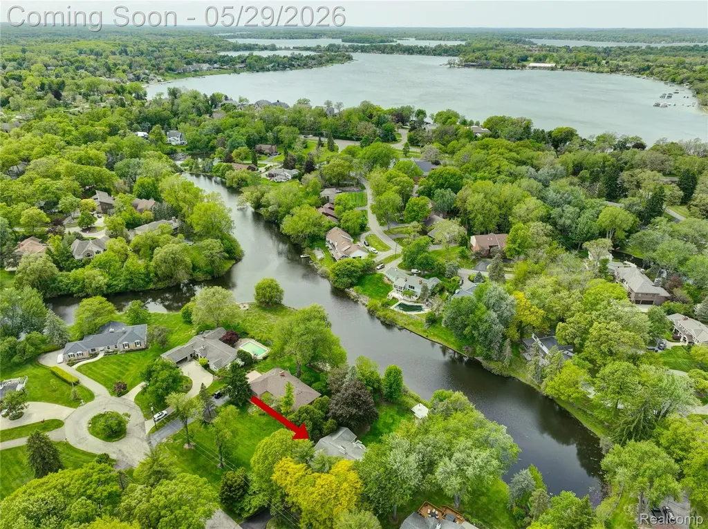 2026 W Bend Court West Bloomfield Charter Township MI 48302