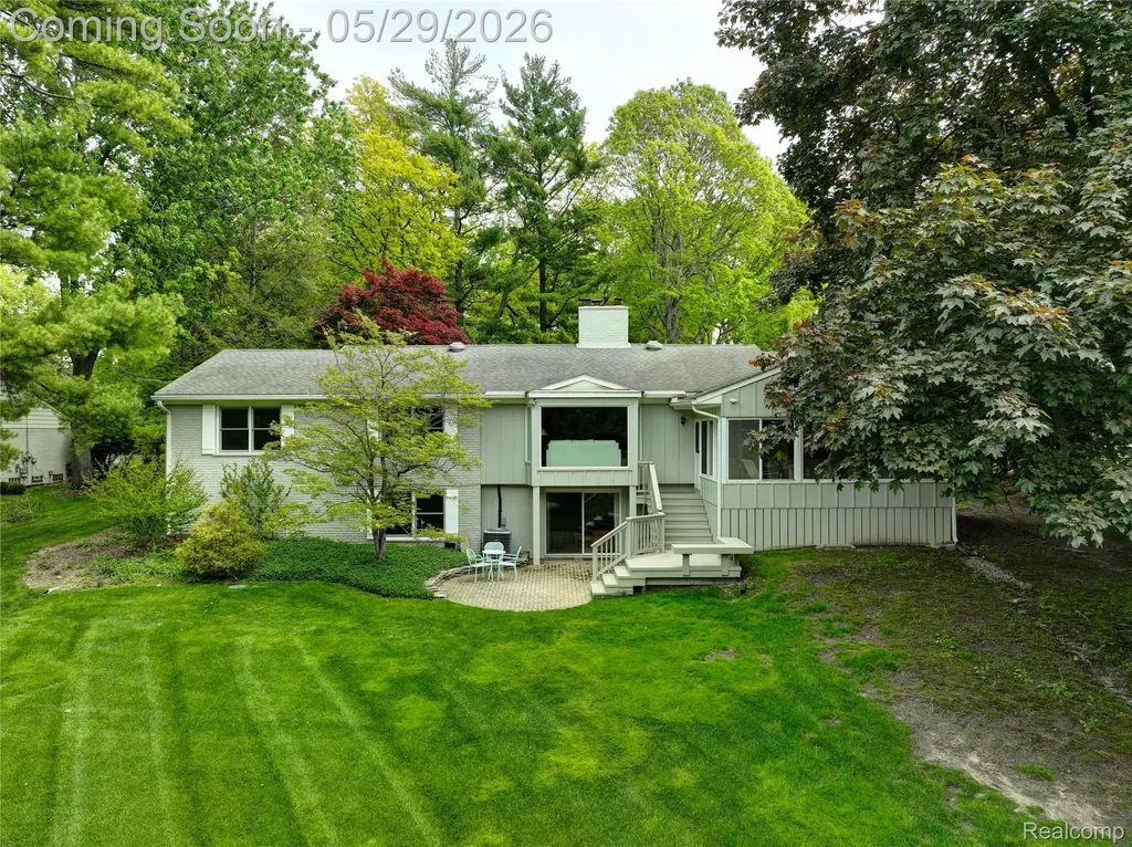 2026 W Bend Court West Bloomfield Charter Township MI 48302