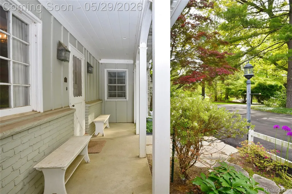 2026 W Bend Court West Bloomfield Charter Township MI 48302