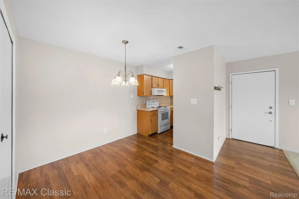 7362 Manor Circle Westland City MI 48185