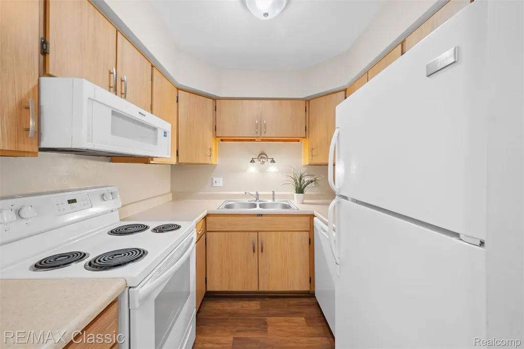 7362 Manor Circle Westland City MI 48185