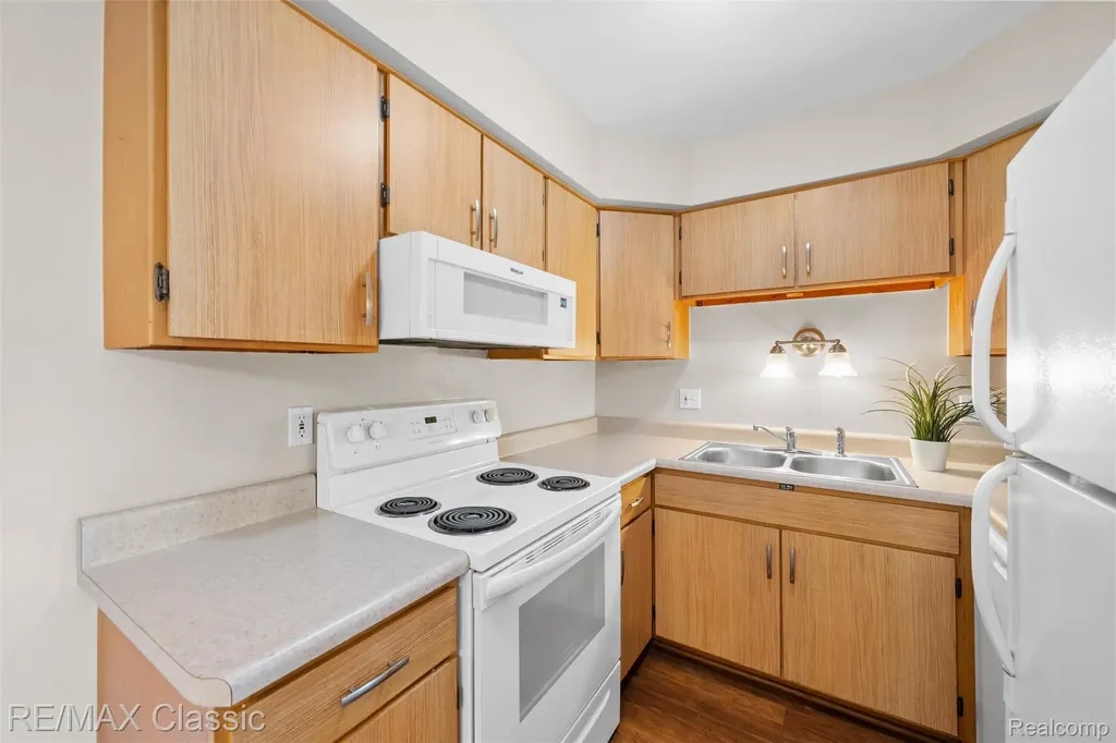 7362 Manor Circle Westland City MI 48185