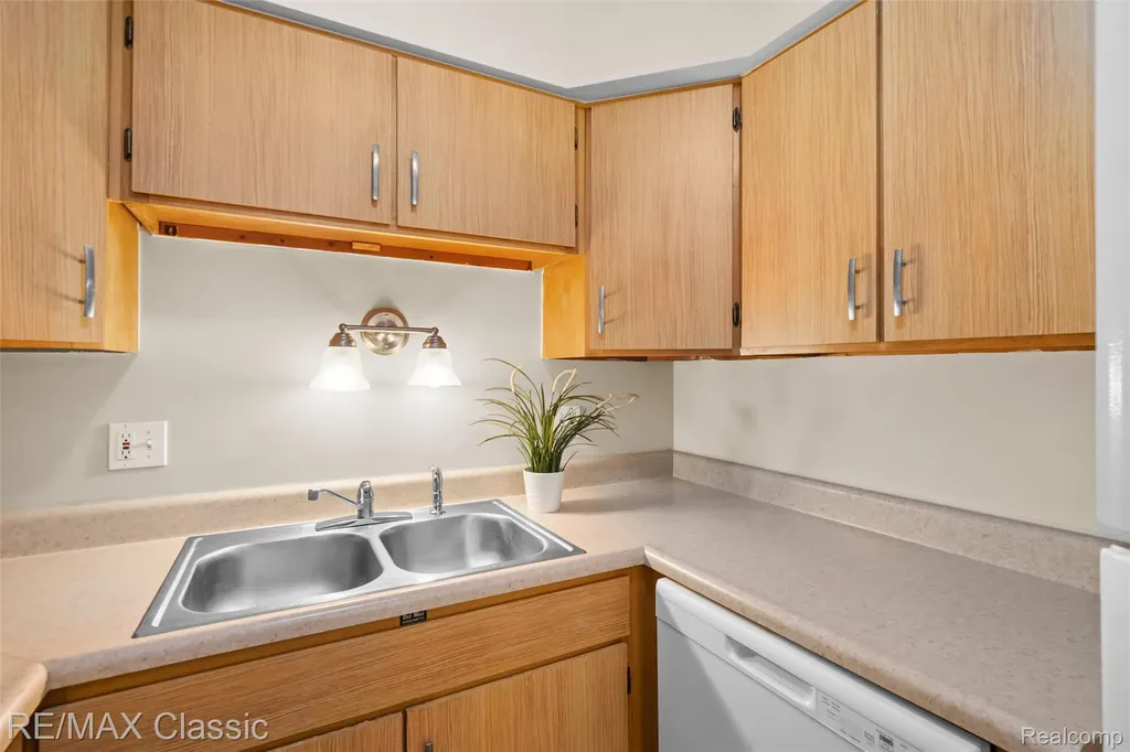 7362 Manor Circle Westland City MI 48185