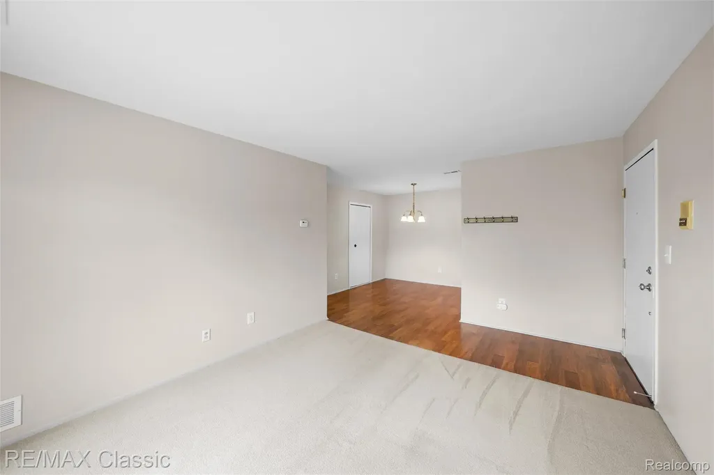 7362 Manor Circle Westland City MI 48185