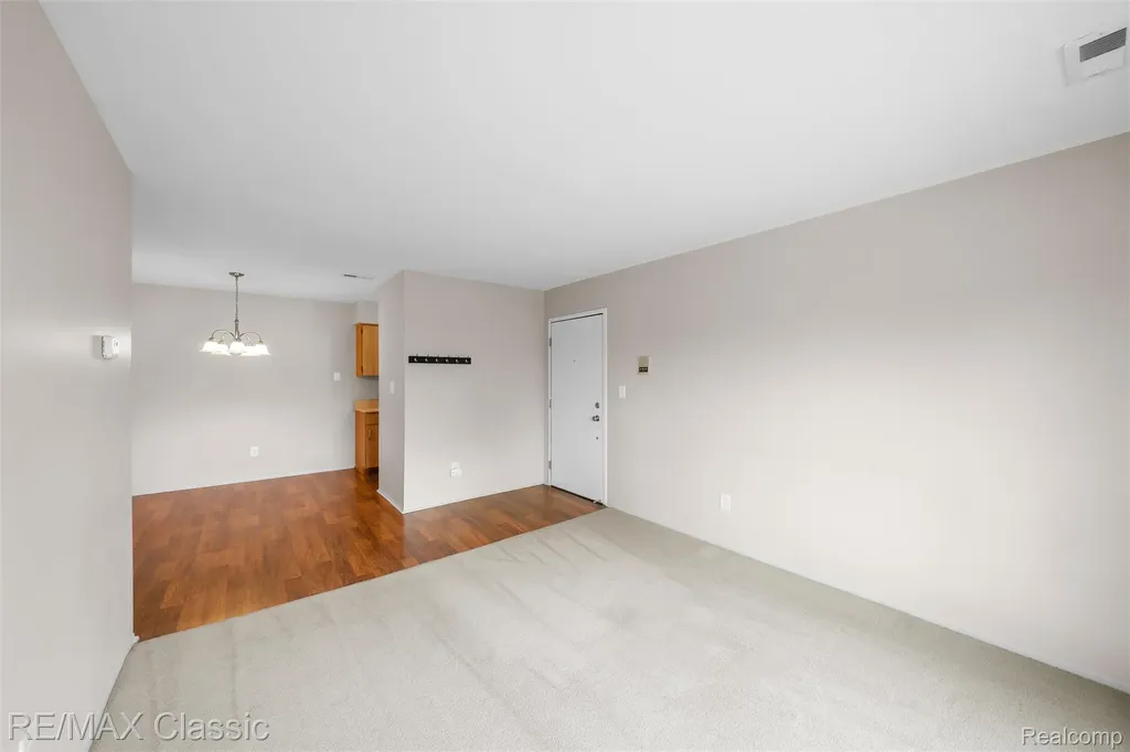 7362 Manor Circle Westland City MI 48185