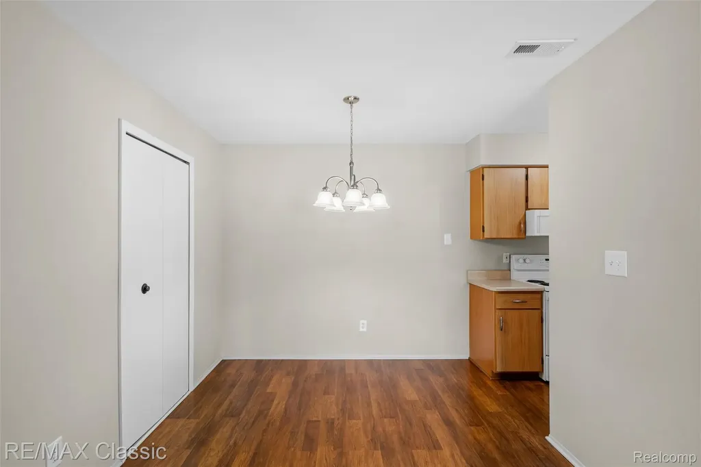 7362 Manor Circle Westland City MI 48185