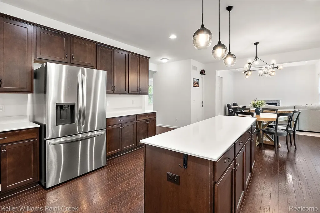 201 Beechview Drive S Oakland Charter Township MI 48306