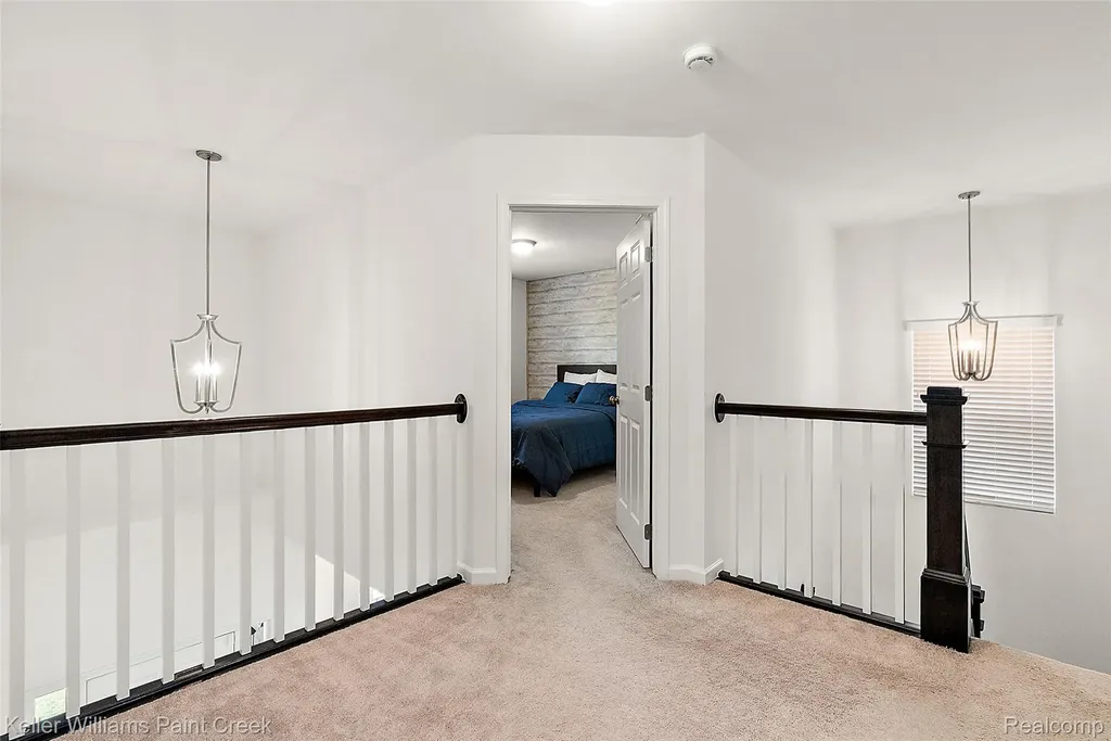 201 Beechview Drive S Oakland Charter Township MI 48306