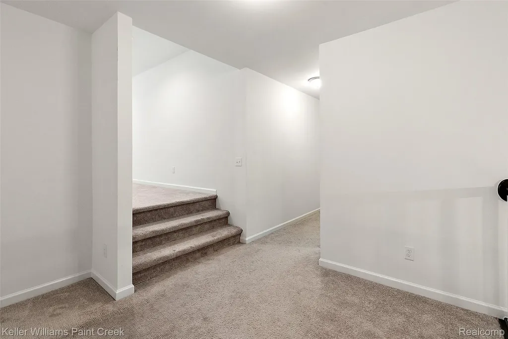 201 Beechview Drive S Oakland Charter Township MI 48306