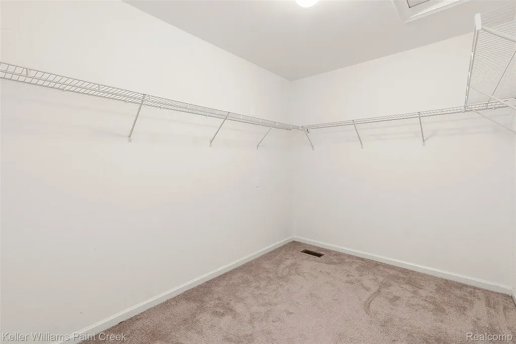 201 Beechview Drive S Oakland Charter Township MI 48306